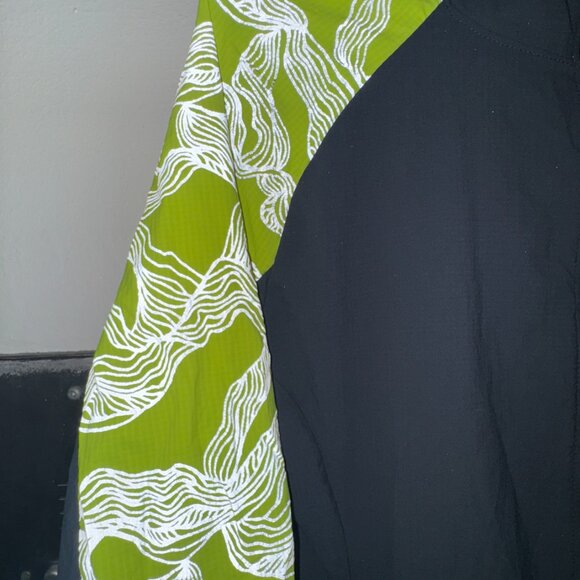 Brooks Running Women's Reflective Light Jacket (M) - Picture 3 of 4